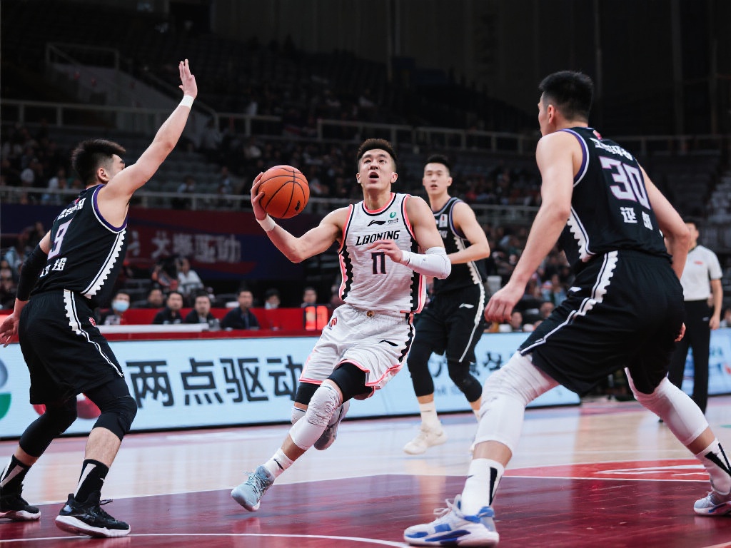 付豪三分引领,弗格强攻续势,辽宁掀10-0高潮领先14分 相较于其他球队习惯性依靠单一突破型得分手