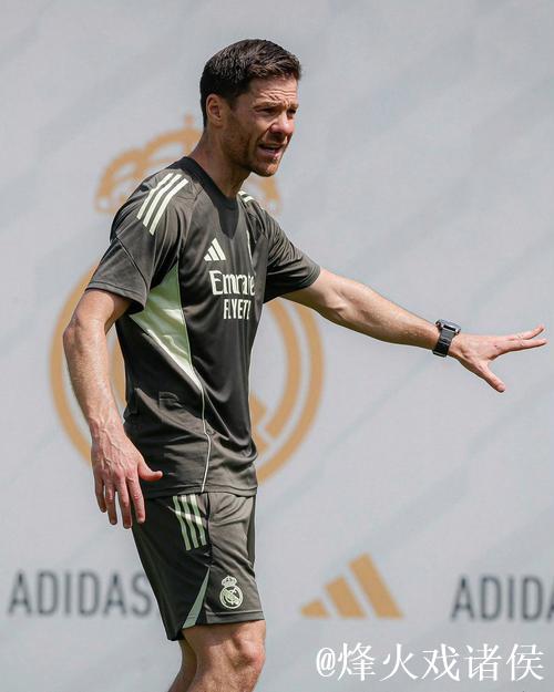 阿隆索:球员们支持我 目前专注于欧冠 阿隆索:球员们支持我 目前专注于欧冠