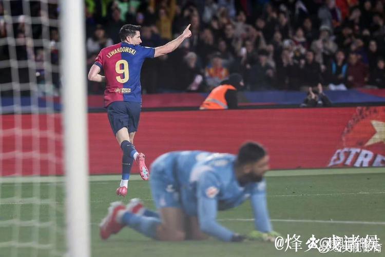 巴萨主场收官战:凌晨1点半冲击西甲7连胜,四大巨头强势首发 巴萨主场收官战:凌晨1点半冲击西甲7连胜,四大巨头强势首发