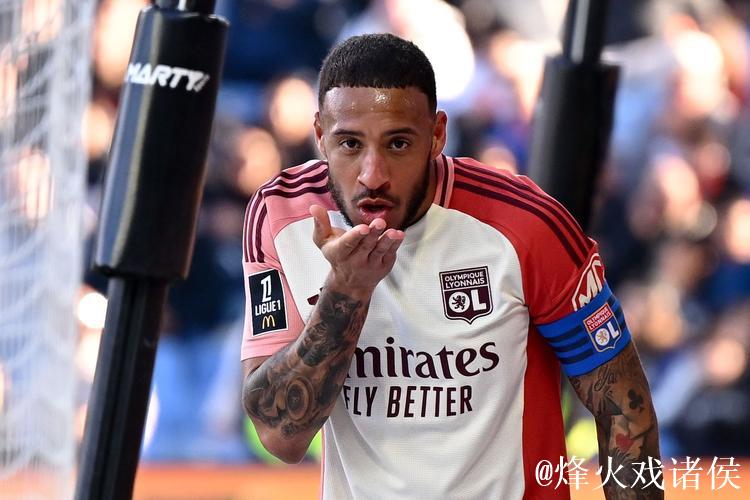 曼联有意签下里昂中场托利索，遭遇马竞竞争